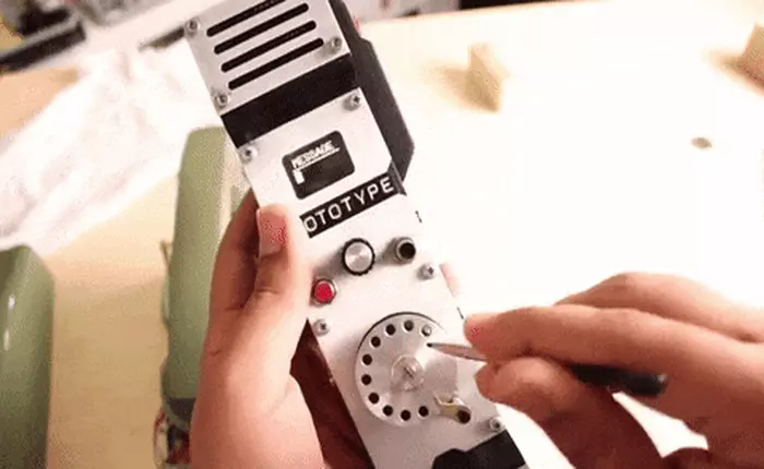 Trở lại thời thơ ấu với chiếc điện thoại quay số phiên bản di động gọn nhẹ