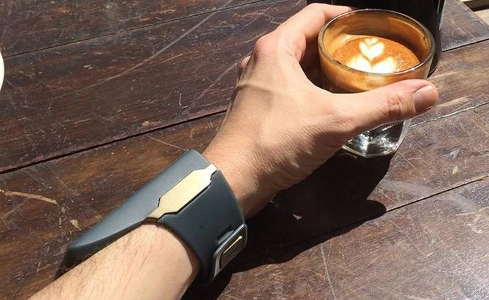 Máy tính bảng đeo tay, bạn có muốn thử không?