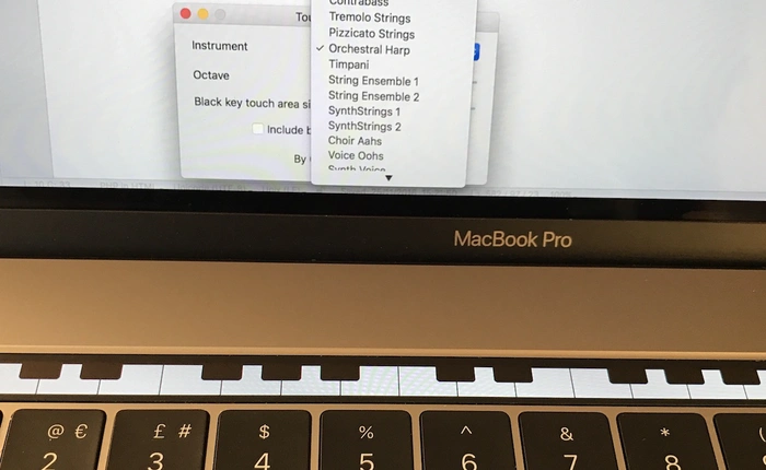 Cùng xem anh chàng này chơi Piano trên thanh Touch Bar của MacBook Pro 2016