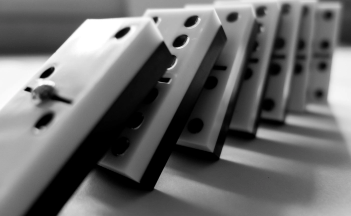 Hiệu ứng Domino và bí quyết tạo lập chuỗi các thói quen tích cực trong cuộc sống