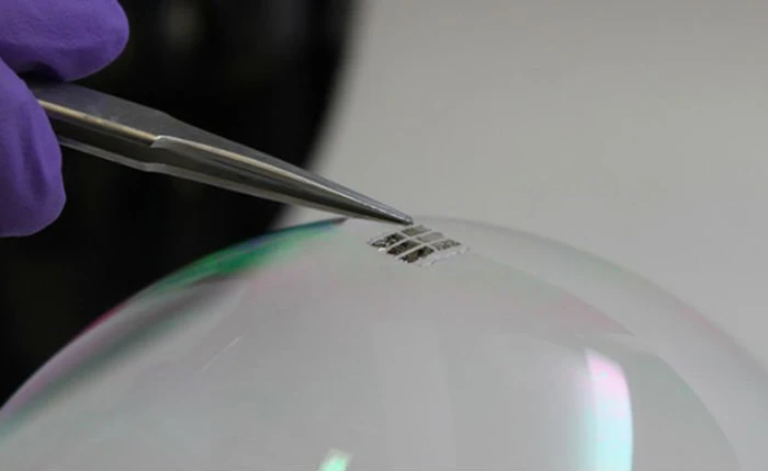 Phát triển thành công pin Mặt Trời siêu mỏng chỉ bằng 1/50 sợi tóc con người