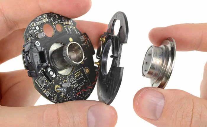 iFixit cảnh báo: "Hãy cẩn thận, Surface Dial không phù hợp với việc chơi đùa bất cẩn đâu."