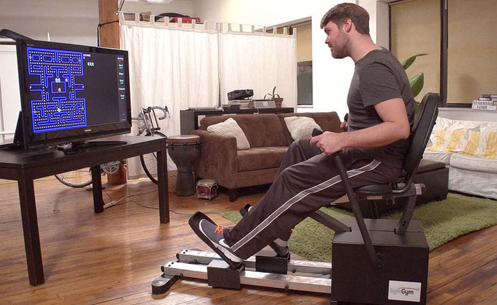 Với bàn điều khiển này thì không ai dám chê game thủ là ốm yếu nữa