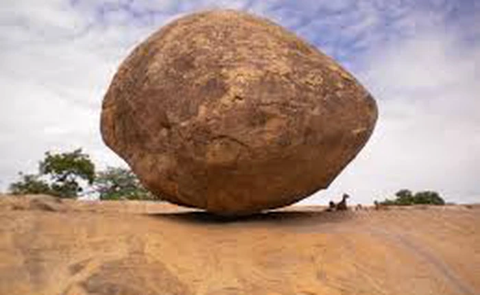 Bí ẩn không ai giải thích được quanh viên đá 250 tấn chống lại mọi quy tắc vật lý