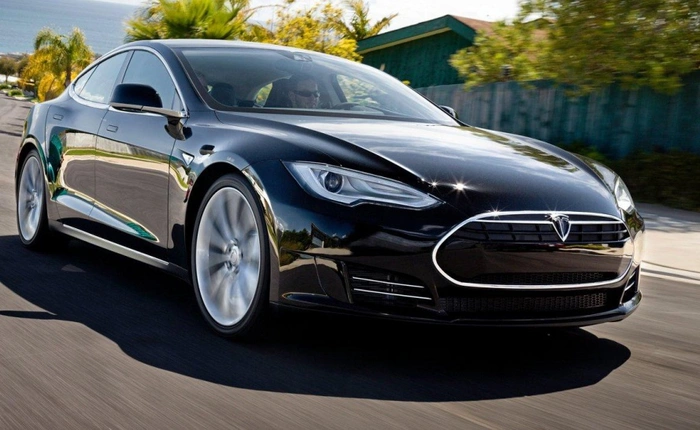 Là một chiếc ô tô, nhưng Tesla Model 3 lại vừa khiến iPhone SE của Apple phải ôm hận