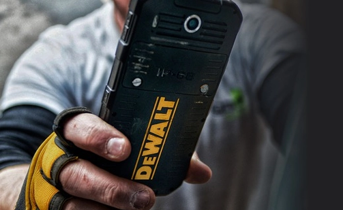 Chuyện gì xảy ra khi một công ty chuyên làm dụng cụ lao động đi sản xuất smartphone?