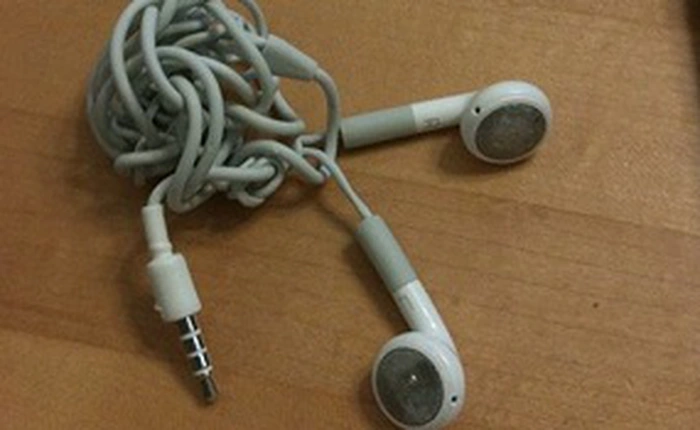 Nghiên cứu của các nhà khoa học đã tìm ra lý do vì sao dây tai nghe của chúng ta cứ hay bị rối