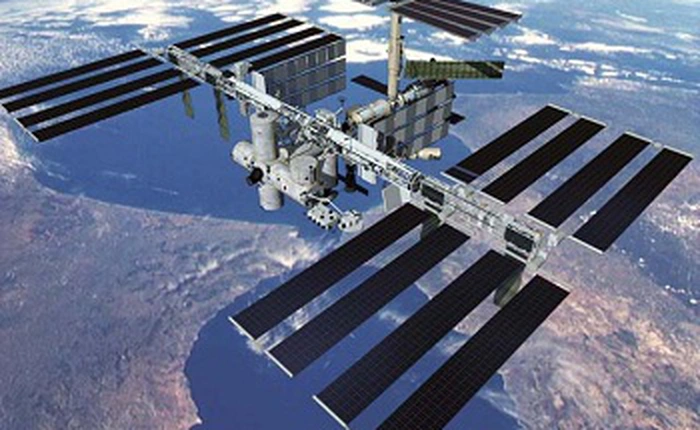 Phát hiện vết rạn cửa sổ trên trạm vũ trụ, các phi hành gia đã nhận ra một vấn đề không hề đơn giản