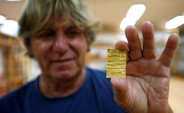 Khai quật được miếng vàng khắc  câu thần chú gọi quỷ tại Serbia