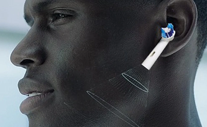 [Vui] Trải nghiệm tai nghe không dây làm từ bàn chải, những thanh niên này vẫn nhún nhảy vì tưởng đó là đồ Apple