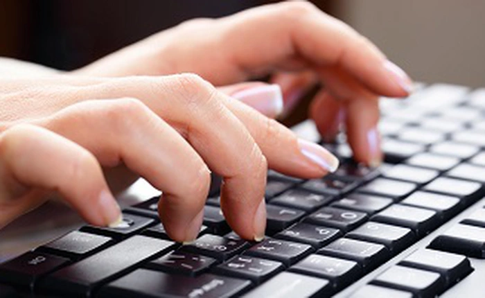 Hệ thống này sẽ giúp ta chuyển trực tiếp suy nghĩ thành từ gõ trên máy tính, không cần gõ tay