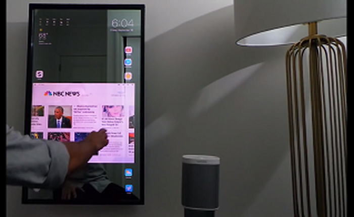 Một anh chàng đã biến gương treo tường nhà mình thành iPhone