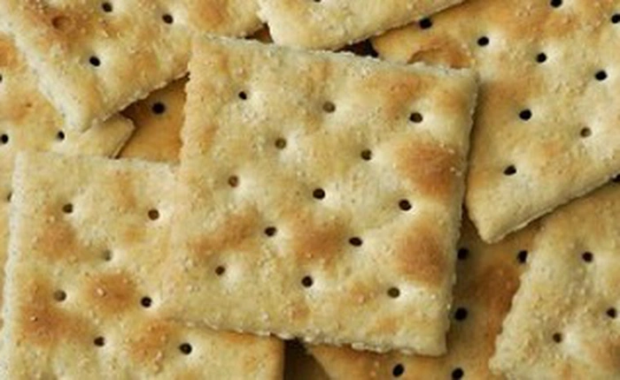 Có thể bạn chưa biết tại sao bánh quy bạn ăn vẫn thường có lỗ
