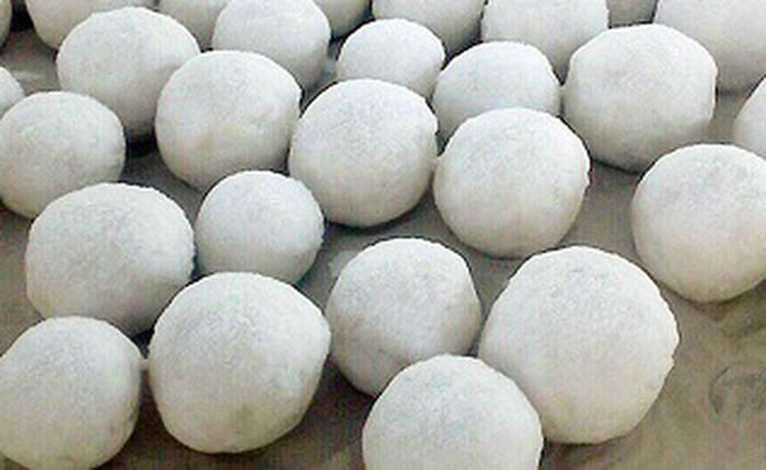 Xuất hiện những quả bóng tuyết tự nhiên kì lạ phủ trắng bờ biển Siberia, đường kính lên tới 1m