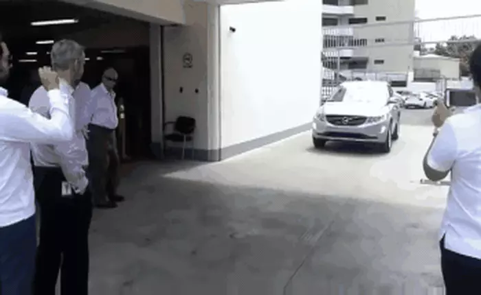 Đã không mua hệ thống xịn của Volvo lại còn thử nghịch dại, người đàn ông nhận quả đắng