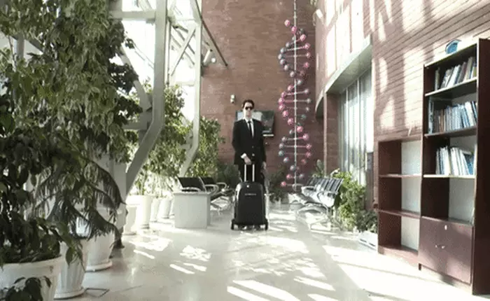 Vali robot thông minh này giúp bạn di chuyển "Like a boss", ai cũng phải ngắm nhìn