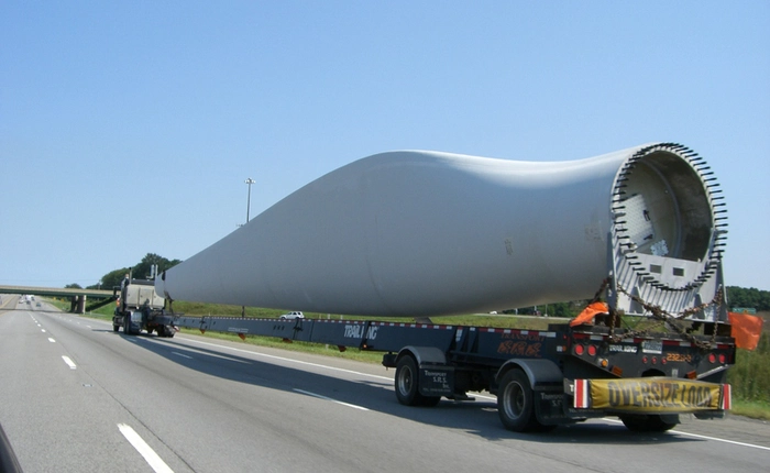 Xem cảnh lái xe tải chở tua-bin gió để thấy rằng đây đúng là nghề khó khăn bậc nhất thế giới