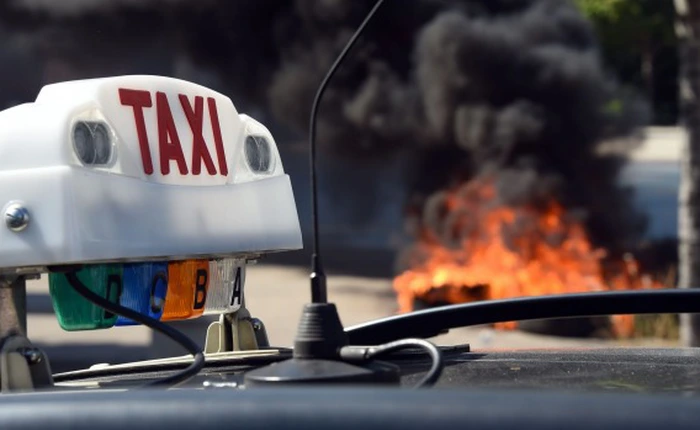 Uber bị phạt gần 1 triệu USD vì hoạt động “chui” tại Pháp