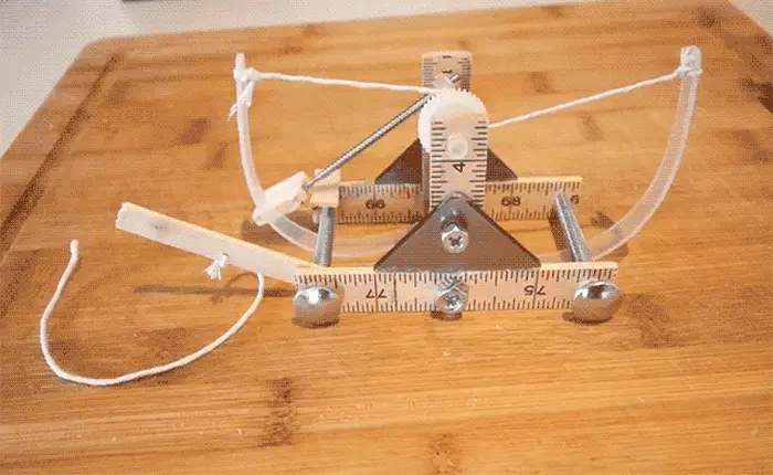 Tự làm máy bắn đá theo bản vẽ của Leonardo da Vinci