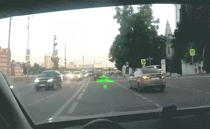 Trải nghiệm hệ thống dẫn đường holographic đầu tiên dành cho ô tô: cảm giác như trong game