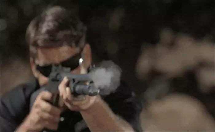 Những cảnh bắn súng đẹp mê ly không thể chiêm ngưỡng được bằng đôi mắt trần tục