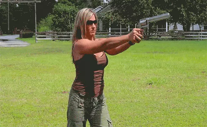 Khối lượng hay vận tốc của đạn mới là yếu tố quyết định?