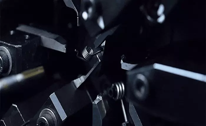 Xem những con robot làm lò xo phối hợp nhịp nhàng một cách đầy mê hoặc