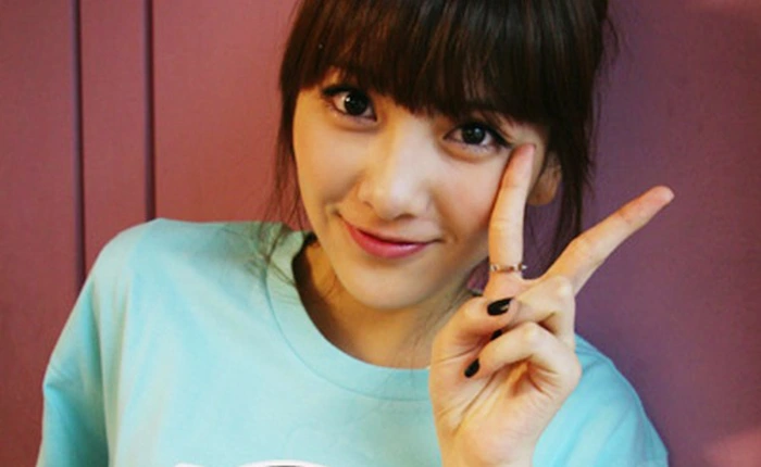 Tay chữ V mà các mẹ hay dùng khi chụp tự sướng có thể được dùng trong việc nhận dạng khủng bố