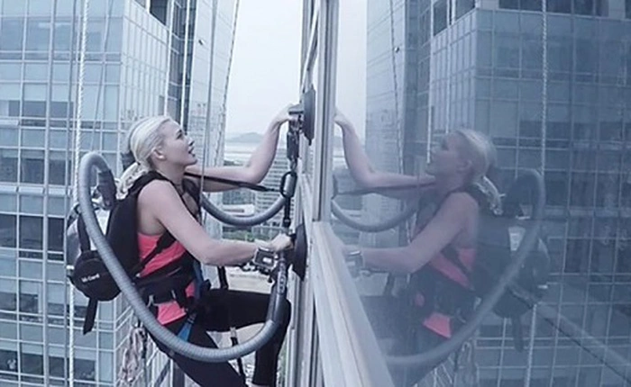 LG chứng minh sức mạnh máy hút bụi theo cách không tưởng nổi: leo cao ốc 140 mét