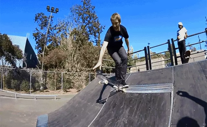 Biến kính chống đạn thành ván trượt, bền bỉ không ngờ