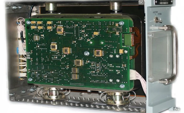 Nga tự hào chế tạo được ổ cứng: to bằng 2 thùng mì Hảo Hảo, nặng 25 kg, giá 1,3 tỷ VND mà dung lượng chỉ có 50 MB