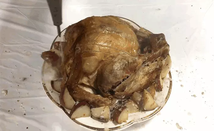 Máy cắt thủy lực là đồ làm bếp khá hữu hiệu nếu bạn không ngại bừa bộn và số tiền cả trăm ngàn USD