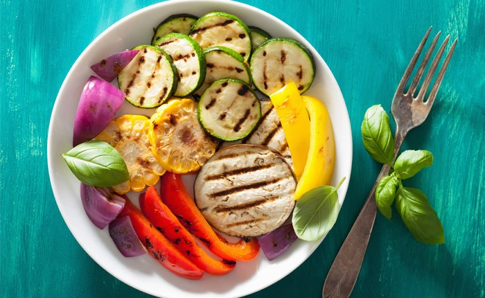 Kể cả ăn chay suốt đời, bạn vẫn đang khiến vi khuẩn ngày càng trở nên kháng thuốc