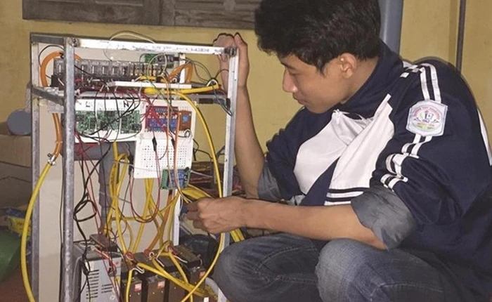 [Video] Cận cảnh máy điều hòa tự chế của nam sinh cấp ba