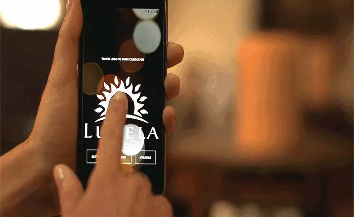 Nến thông minh đầu tiên trên thế giới, bật/tắt nhờ smartphone