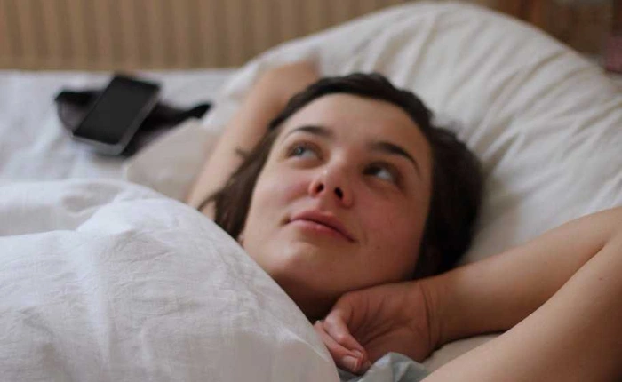 Giáo sư Harvard nói bạn sẽ mạnh mẽ hơn nếu làm động tác đơn giản này khi vừa thức dậy