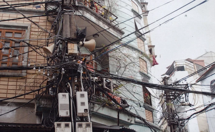 138.000 kỹ sư bầu chọn cột điện đường phố Hà Nội vào top 3 đường dây điện đáng sợ nhất thế giới