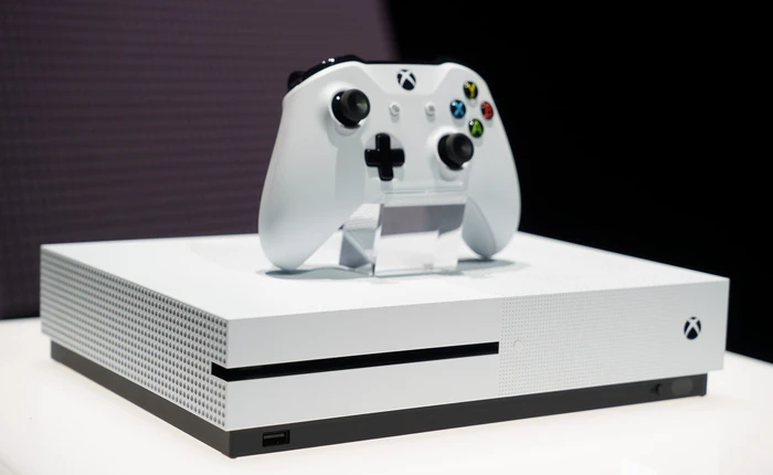 Microsoft đã phá bỏ bức tường ngăn cách giữa game thủ console và PC