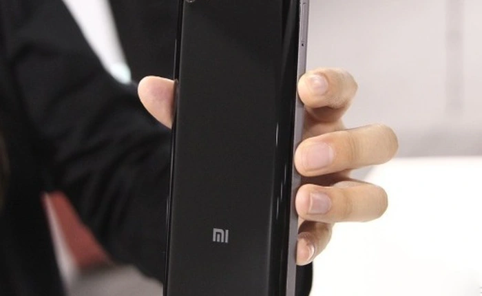 Trút giận lên Mi 5 bản vỏ gốm cao cấp 128 GB: máy khoan cũng đành bó tay