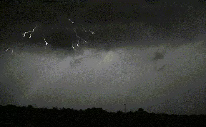 [Video] Cận cảnh quay chậm một vụ sét đánh