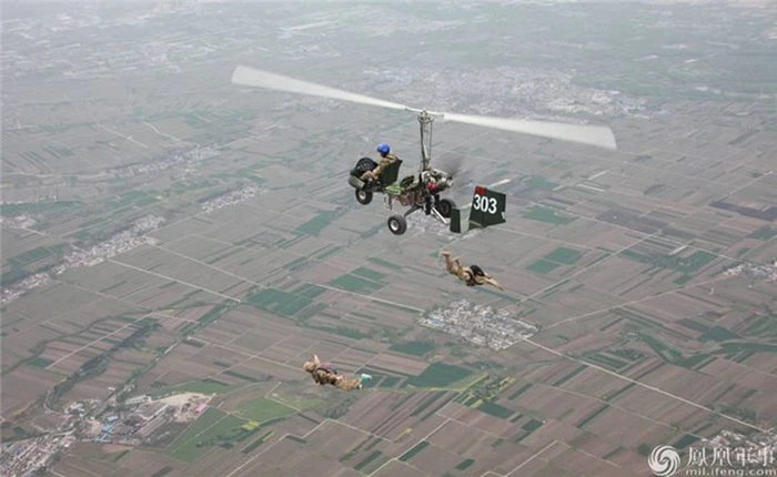 Đặc nhiệm Trung Quốc huấn luyện với thiết bị lạ