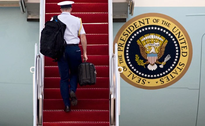 Vali hạt nhân luôn theo chân tổng thống Mỹ