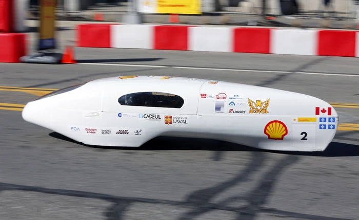 Sinh viên tài năng chế tạo xe chạy được 1.000km mà chỉ tốn có 1 lít xăng