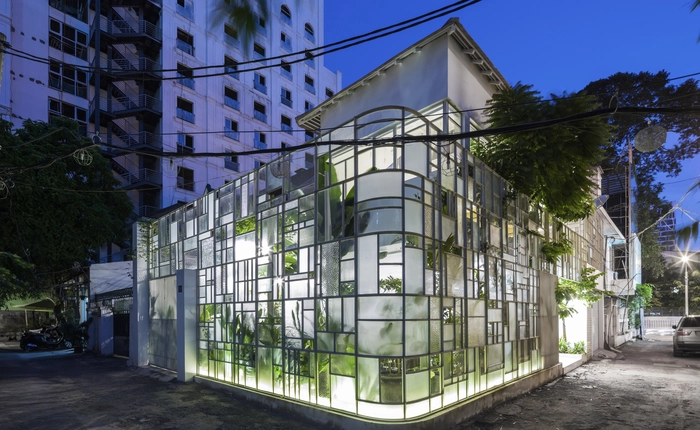 Xóa đi những nhọc nhằn bon chen của nhà trong hẻm Sài Gòn nhờ khu rừng nhiệt đới ngập cây xanh