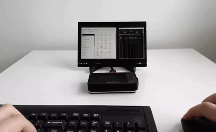 Chứng kiến máy tính siêu nhỏ chạy Linux được chế từ Raspberry Pi kết hợp bàn phím ngoài của iPhone