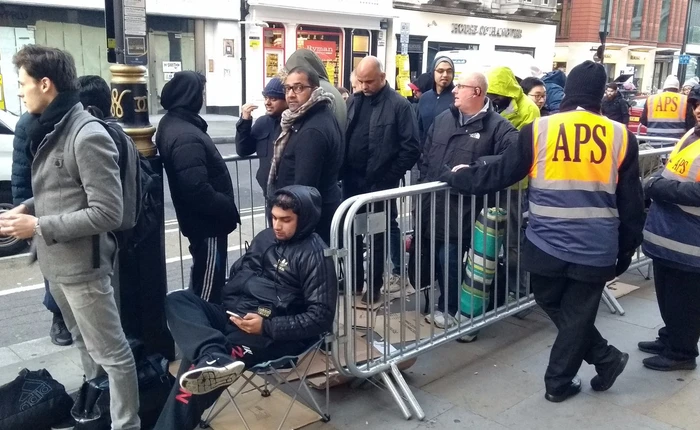 Nhìn vào những hình ảnh này, chúng ta có thể thấy cơn sốt iPhone ngày nào đã thực sự trở lại