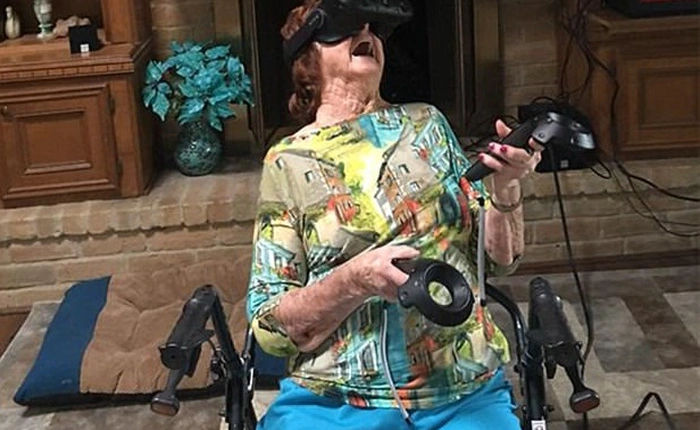 Ngắm nhìn những khoảnh khắc "lần đầu tiên" của các cụ trăm tuổi để thấy cuộc đời vẫn tràn đầy niềm vui