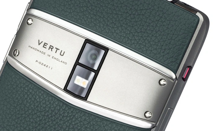 Vertu trình làng phiên bản 2017 của dòng smartphone siêu sang Constellation, màn 2K, sạc không dây, cổng USB-C