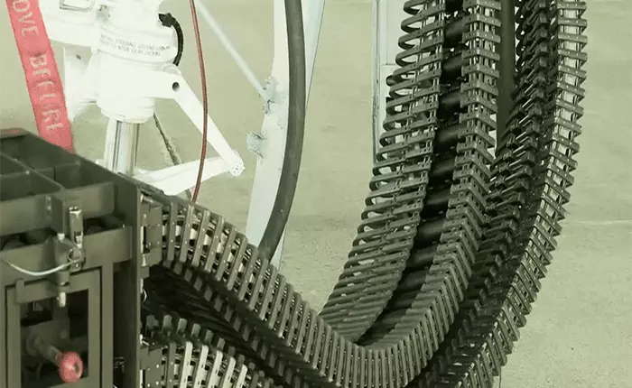 Đây là cách "nạp đạn" cho khẩu súng lớn nhất thế giới