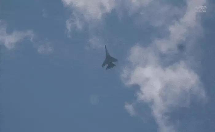 Chiến đấu cơ không chỉ dùng trong quân sự, mà chúng còn có thể múa ba lê trên trời như thế này